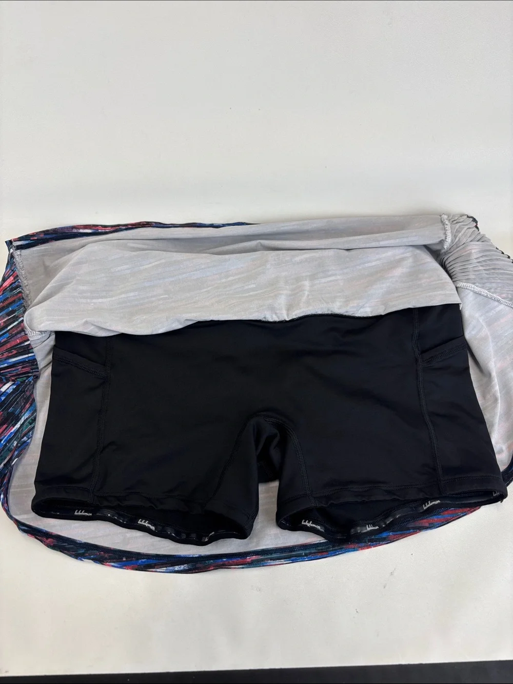 LULULEMON Athletica Play Off The Pleats Skirt 13” Multi Color Striped Size 8